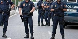 الشرطة الإسبانية تستخدم الهراوات ضد المعلمين في مدريد مع تصاعد الاحتجاجات