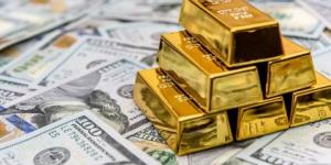 الذهب يرتفع مع انخفاض النفط