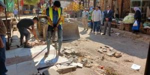 حى العجوزة يزيل تعديات المحلات بشارع السوق فى ميت عقبة لتوسعة الطريق.. صور :اليوم السابع