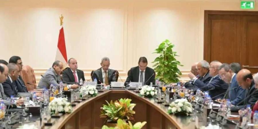 اللجنة الفرعية لدراسة وإعداد مشروع قانون الإدارة المحلية الجديد تناقش مقترحات 5 محافظين