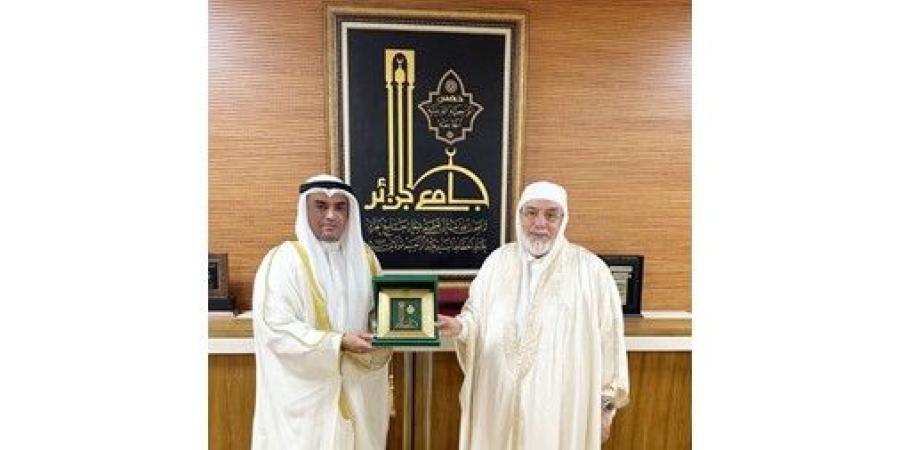 سفيرنا بالجزائر بحث مع وزير الدولة عميد جامع الجزائر تعزيز التعاون الثنائي بالمجال الديني
