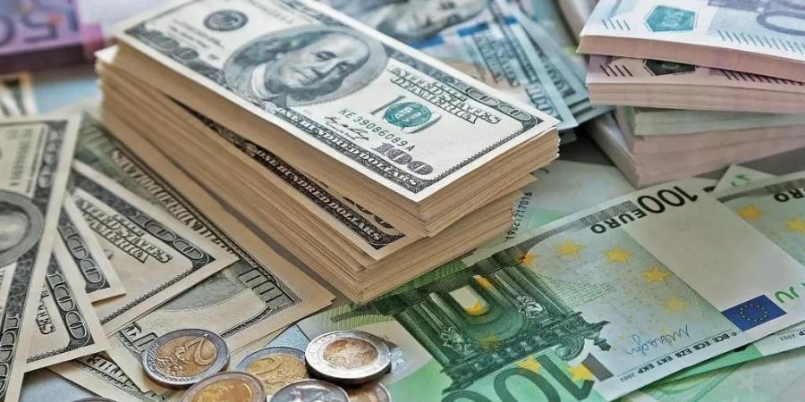 تباين أسواق العملات بين تقلب الدولار واستقرار اليورو