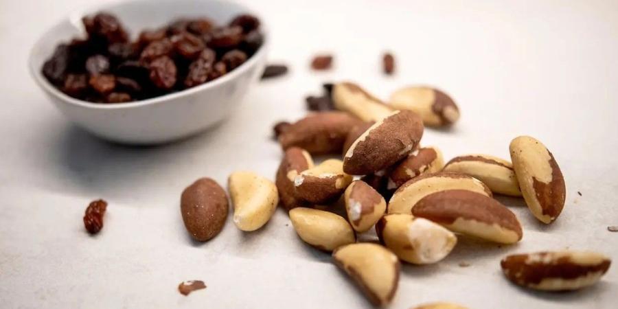 تخفي سموماً خطرة..لا تأكل المكسرات إذا لاحظت هاتين العلامتين