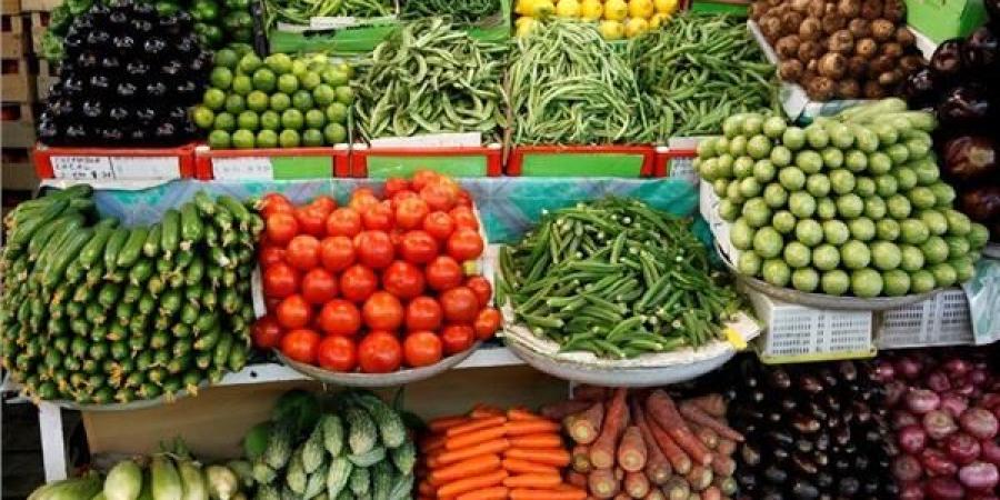 استقرار أسعار الخضروات والفاكهة بسوق العبور