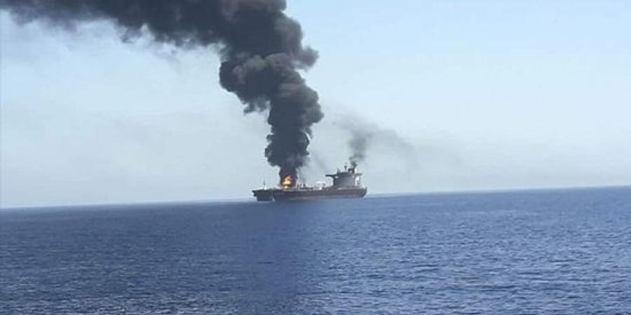 الحرس الثوري الإيراني: اشتعال النار في ناقلتي نفط إثر اصطدامهما بألغام جنوب مضيق هرمز