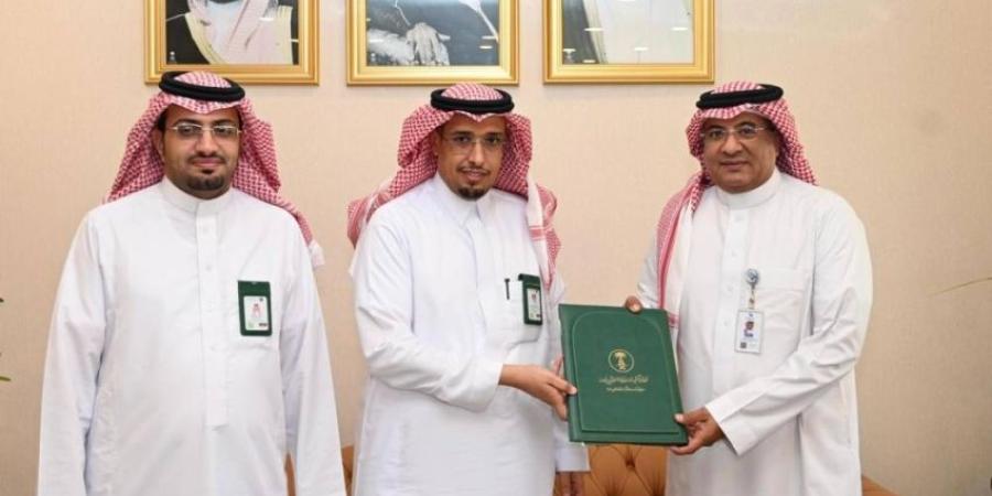 بيئة مكة المكرمة تسلّم أرضاً لإنشاء محطة تنقية مياه بخليص