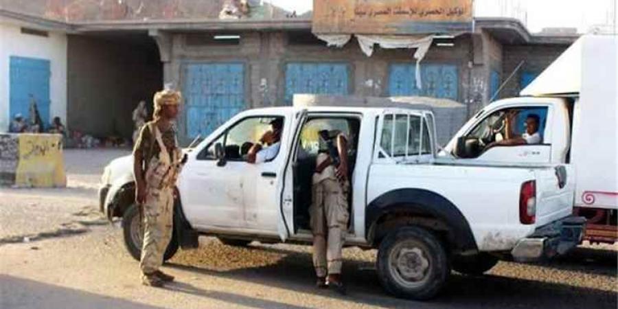 ضبط عنصر حوثي متنكراً في حافلة ركاب بمداخل تعز